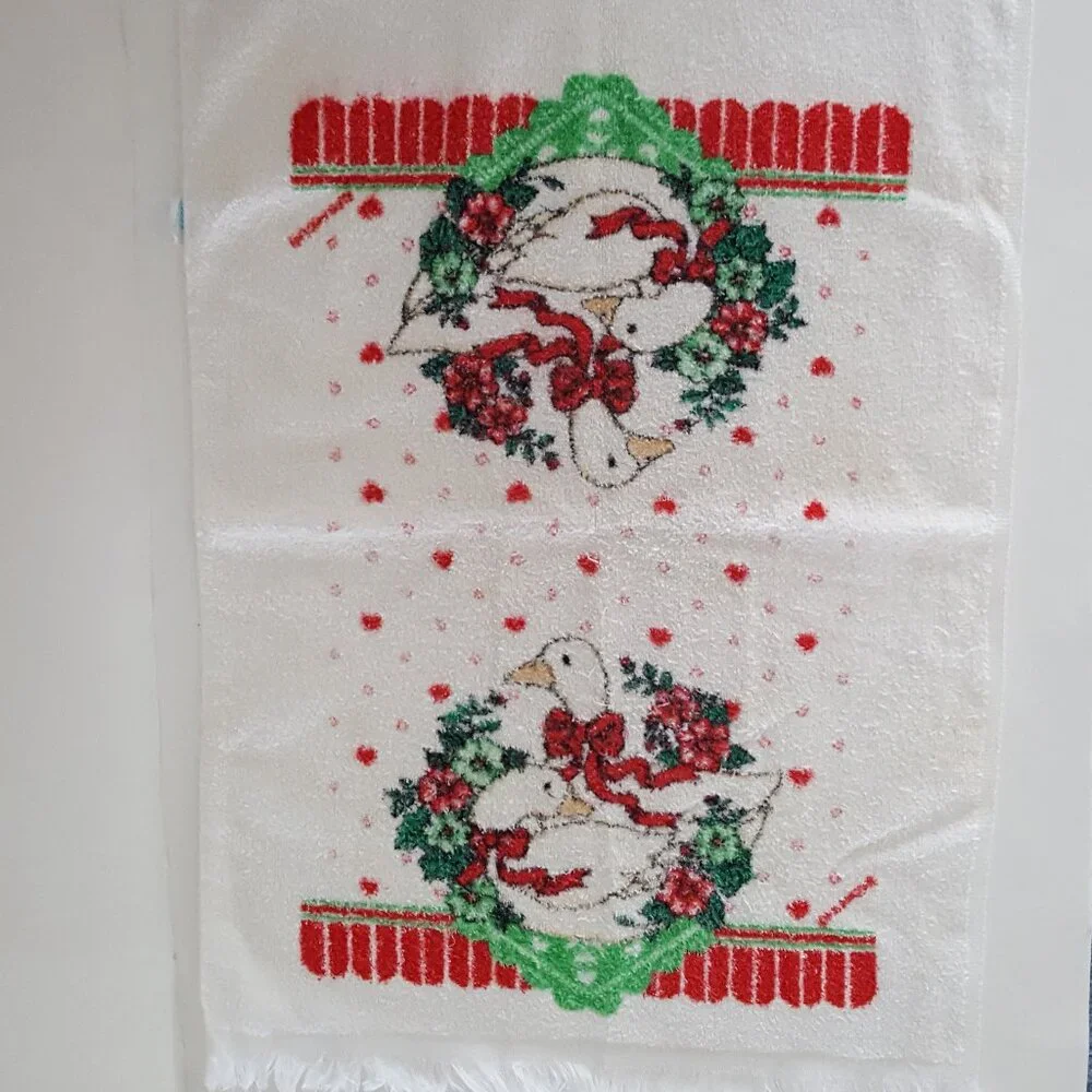 Vintage Christmas Kitchen Towels *AS IS* Please Read
